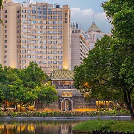 Yuexiu Hotel Guangzhou, Curio Collection By Hilton Exterior foto