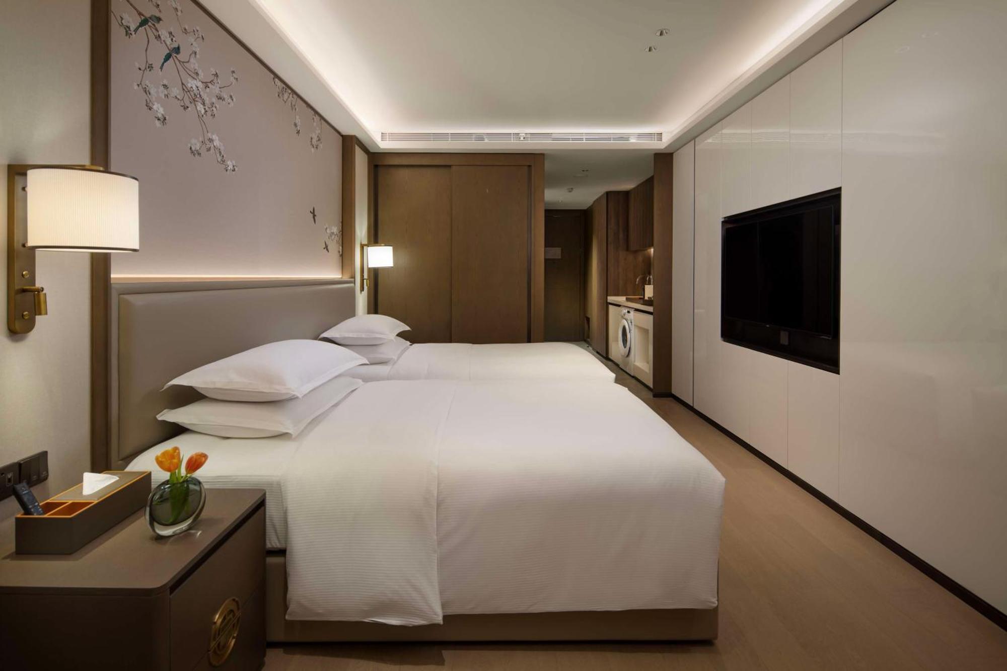 Yuexiu Hotel Guangzhou, Curio Collection By Hilton Exterior foto