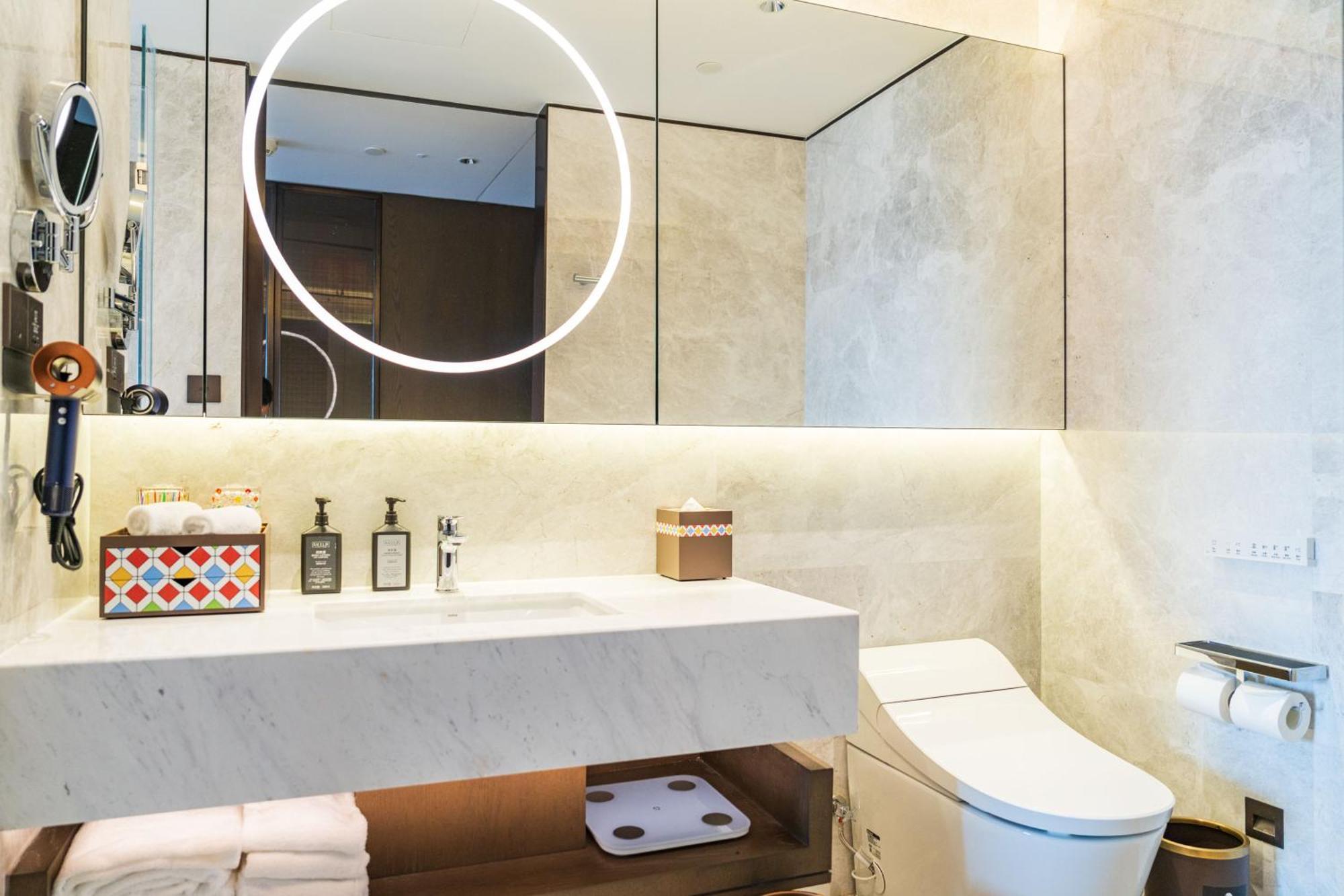 Yuexiu Hotel Guangzhou, Curio Collection By Hilton Exterior foto