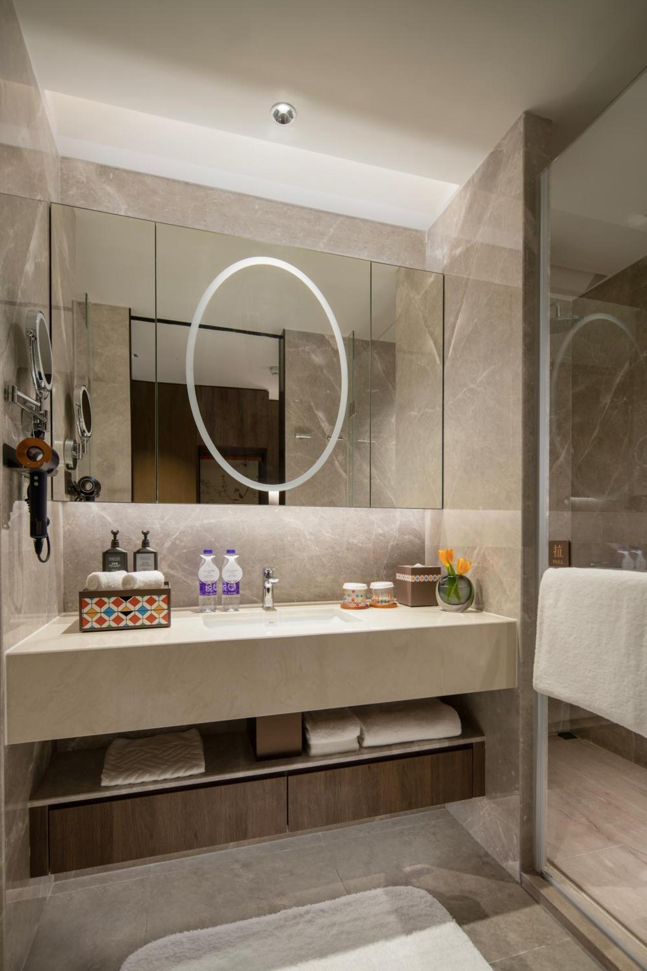 Yuexiu Hotel Guangzhou, Curio Collection By Hilton Exterior foto