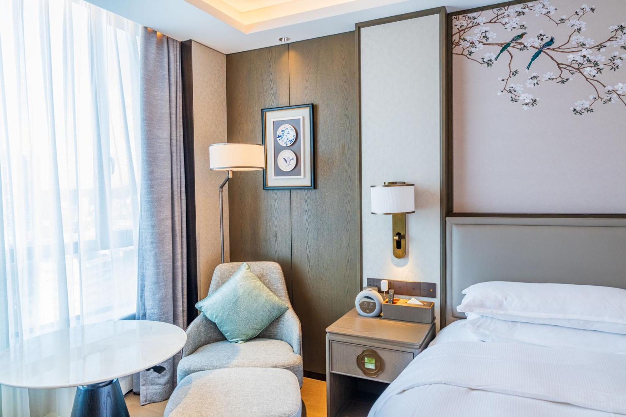 Yuexiu Hotel Guangzhou, Curio Collection By Hilton Exterior foto