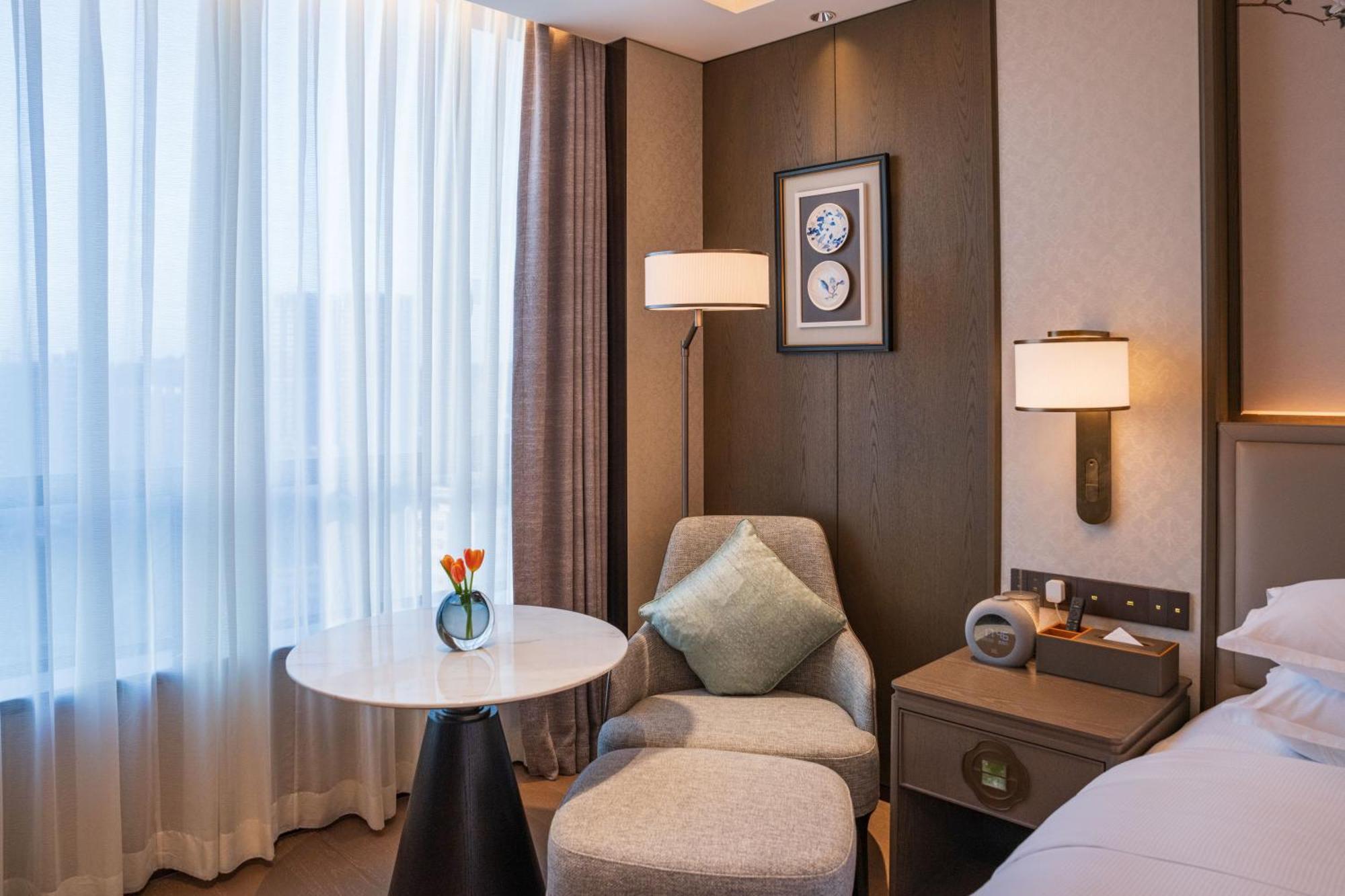 Yuexiu Hotel Guangzhou, Curio Collection By Hilton Exterior foto